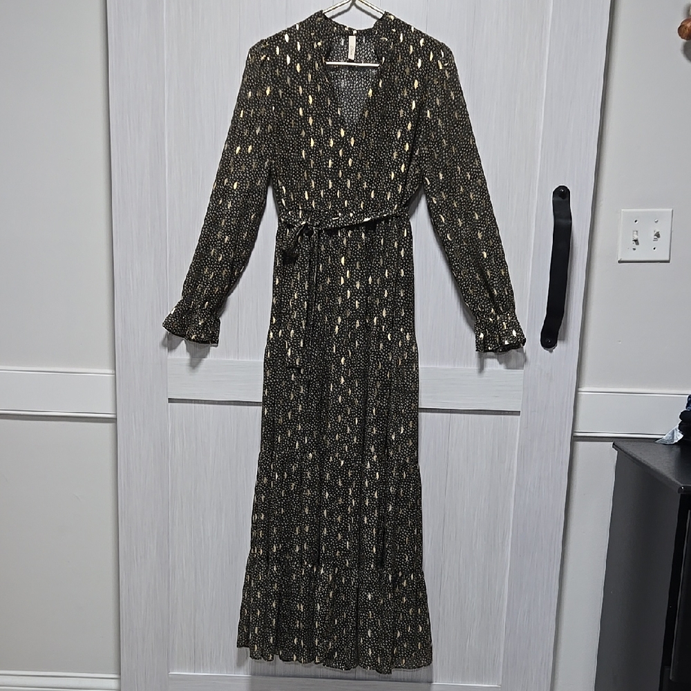 Elan Black and Gold Patterned Long Sleeve Dress